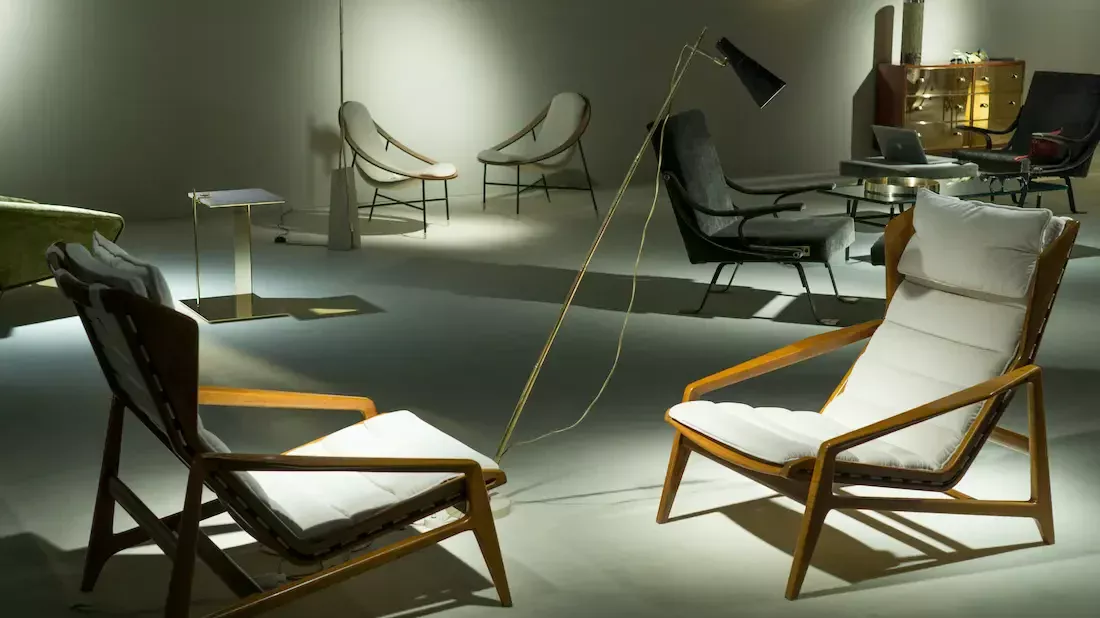 Tienda de muebles con microcemento en el suelo